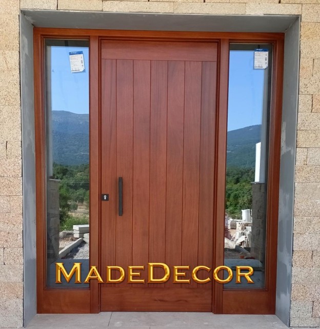 PUERTA EXTERIOR IROKO MODELO LAMAS