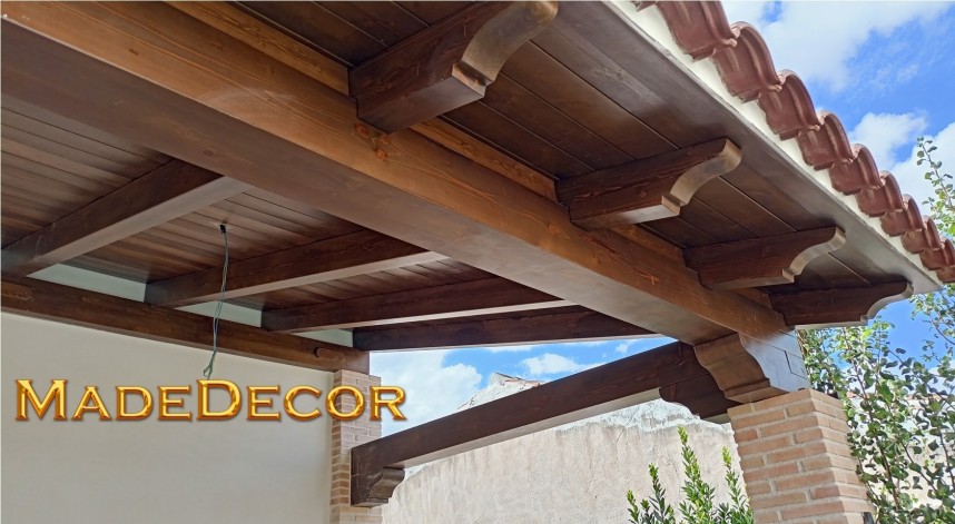 PORCHE DE MADERA DE PINO CON TEJA CERAMICA